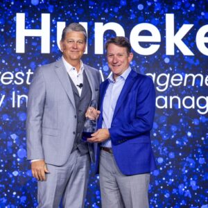 Wayne Chopus, President & CEO, IRI, presents the Industry Champion of Retirement Security Award to Ben Huneke, Head of Morgan Stanley Investment Management